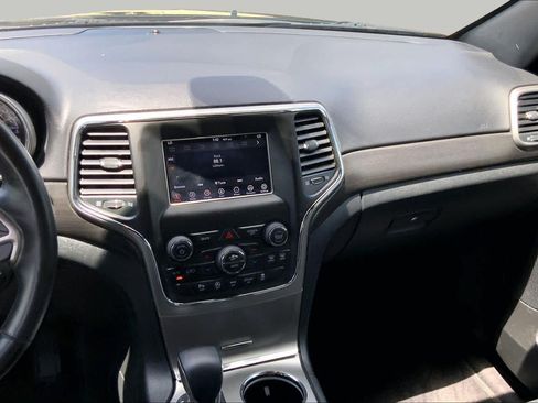 Used 2018 Jeep Grand Cherokee Laredo RWD image 7