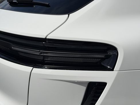 Certified 2024 Porsche Macan Turbo Electric AWD/4WD image 14