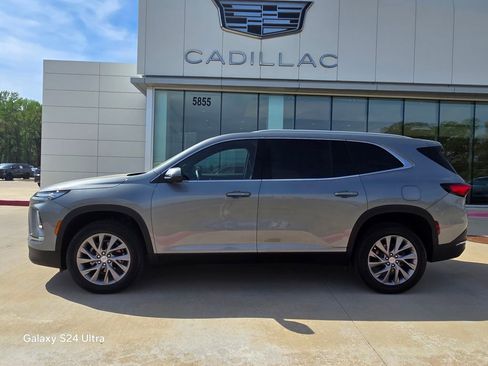 Used 2026 Buick Enclave Preferred image 2