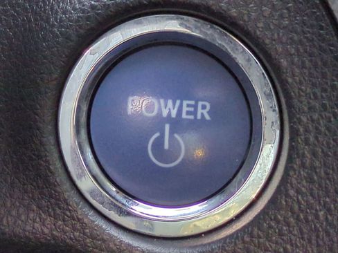 Used 2022 Toyota RAV4 XLE Premium image 30