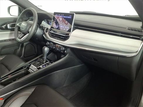 Used 2024 Jeep Compass Limited image 25