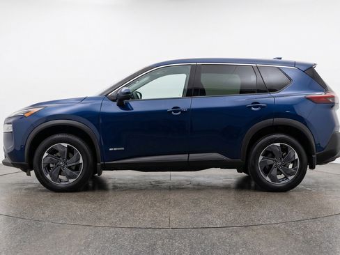 Used 2025 Nissan Rogue SV image 5