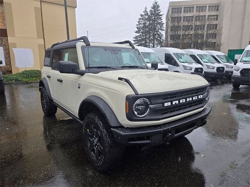 New 2025 Ford Bronco Big Bend w/ Black Diamond Package image 3