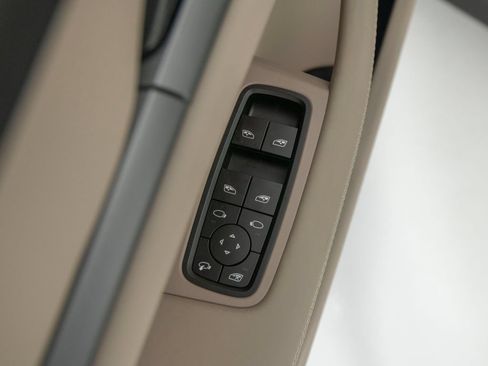 Certified 2025 Porsche Taycan RWD image 23