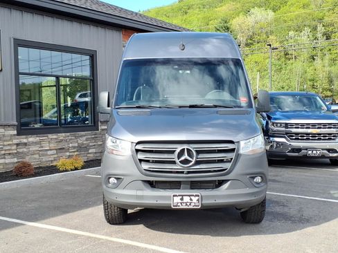 Used 2023 Mercedes-Benz Sprinter 2500 image 2
