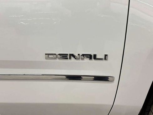 Used 2019 GMC Yukon Denali w/ Denali Ultimate Package AWD/4WD image 21