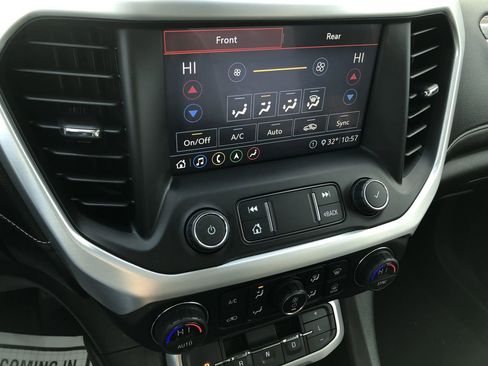 Used 2020 GMC Acadia SLT w/ Driver Alert Package II image 24