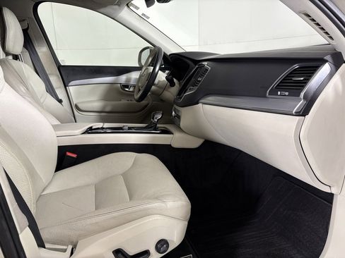 Used 2016 Volvo XC90 T5 Momentum image 14