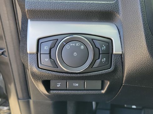 Used 2017 Ford Explorer XLT w/ Equipment Group 202A image 21