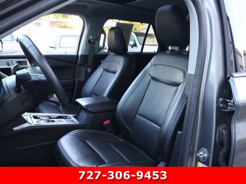 Used 2022 Ford Explorer Limited w/ Equipment Group 301A RWD image 2