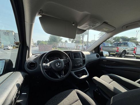 Used 2023 Mercedes-Benz Metris image 8