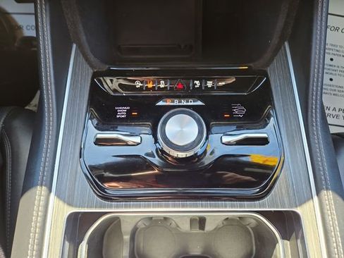 Used 2024 Jeep Wagoneer L Series III w/ Flexible Seating Group image 22