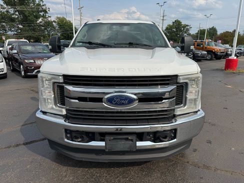 Used 2019 Ford F250 XLT w/ Camper Package AWD/4WD image 8