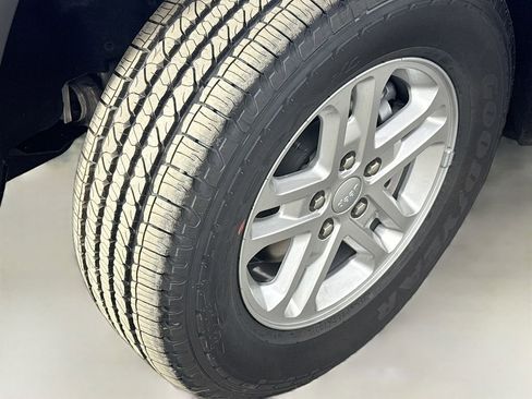 New 2025 Jeep Grand Cherokee Laredo w/ Luxury Tech Group I image 42