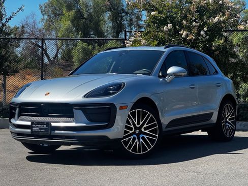 Certified 2024 Porsche Macan AWD/4WD image 1