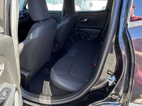 Used 2018 Jeep Renegade Altitude w/ UConnect 8.4 Nav Group image 23