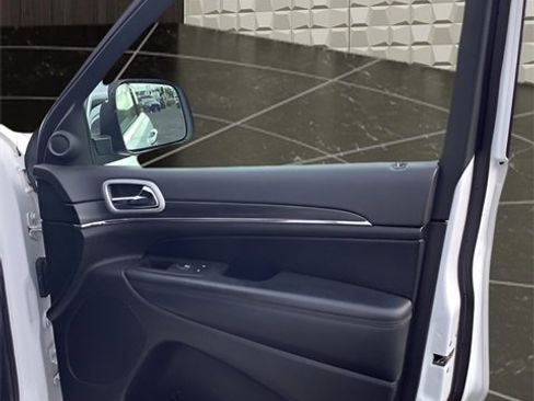 Certified 2021 Jeep Grand Cherokee Limited image 16