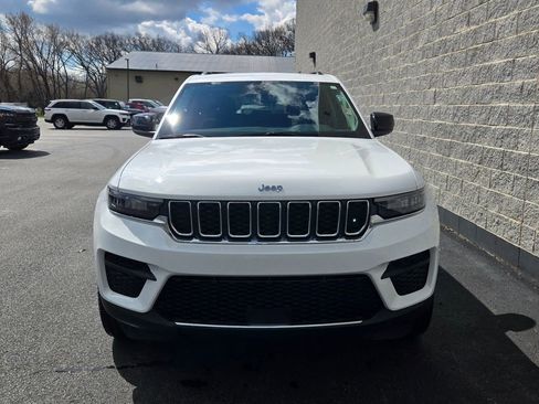 Used 2023 Jeep Grand Cherokee Laredo w/ Luxury Tech Group I AWD/4WD image 8