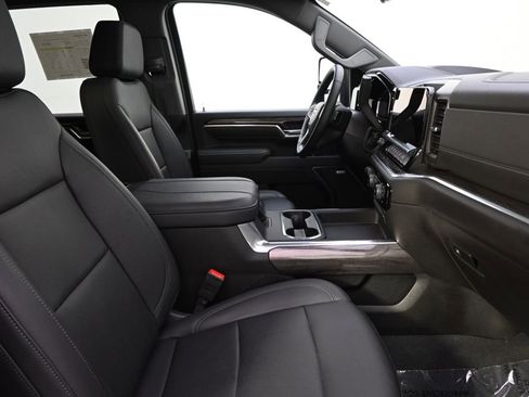 Used 2025 Chevrolet Silverado 3500 LTZ w/ LTZ Premium Package image 16