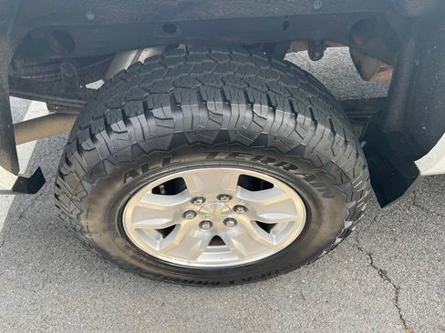 Used 2019 Chevrolet Silverado 1500 LT AWD/4WD image 45