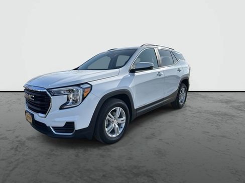 Used 2024 GMC Terrain SLE w/ Driver Convenience Package image 4