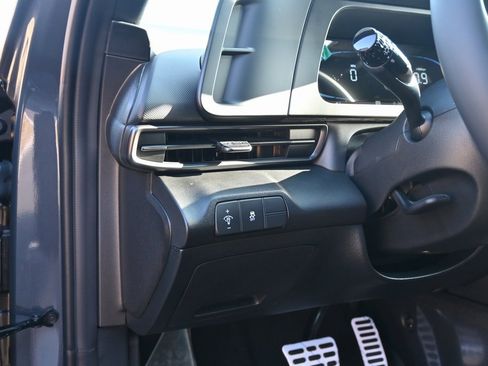 Used 2025 Hyundai Elantra Sport image 19