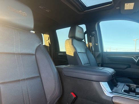 Used 2024 Chevrolet Silverado 2500 High Country w/ High Country Premium Package image 11