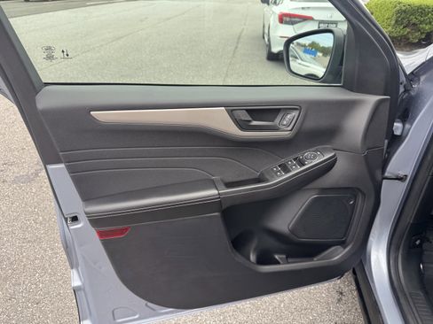 Used 2022 Ford Escape SE w/ SE Sport Appearance Package FWD image 6