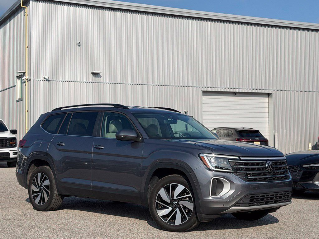 Used 2024 Volkswagen Atlas SE FWD image 1