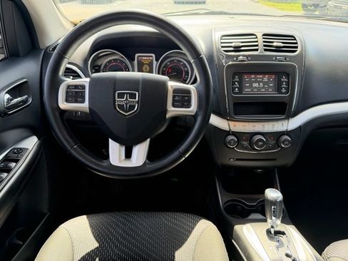 Used 2020 Dodge Journey SE w/ SE Popular Equipment Group FWD image 13