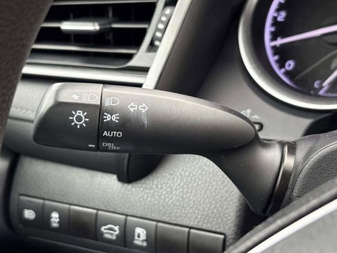 Used 2021 Toyota Camry LE image 29