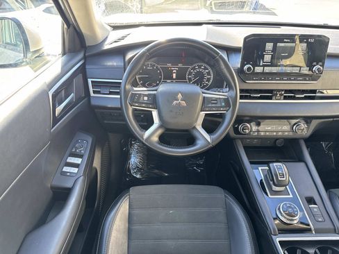 Used 2024 Mitsubishi Outlander FWD image 7