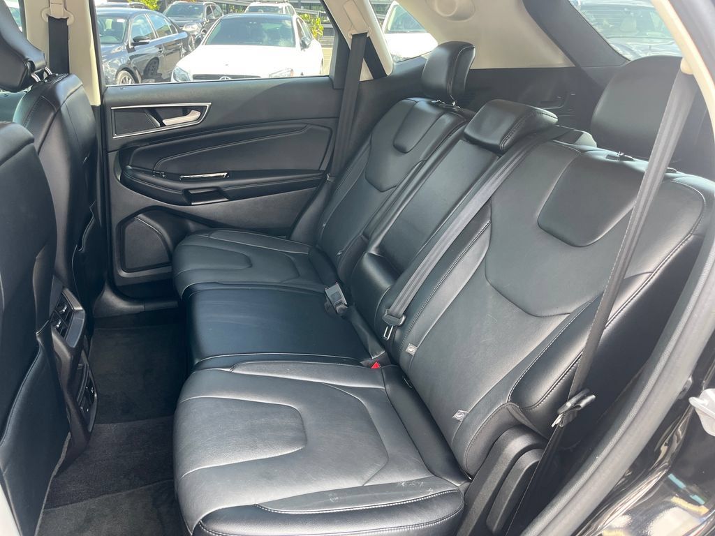 Used 2018 Ford Edge Titanium w/ Technology Package AWD/4WD image 26