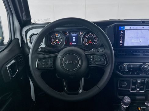 Used 2025 Jeep Wrangler Sport S image 17