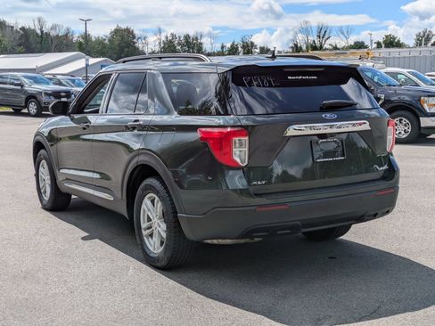 Used 2024 Ford Explorer XLT AWD/4WD image 4