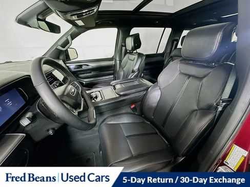Used 2025 Jeep Wagoneer Series II w/ Premium Group I AWD/4WD image 29