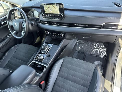 Used 2024 Mitsubishi Outlander SE image 41