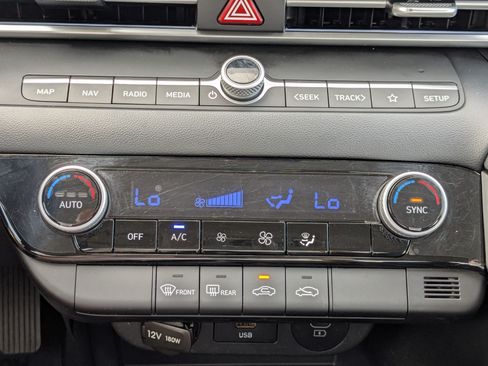 Certified 2024 Hyundai Elantra SEL FWD image 27