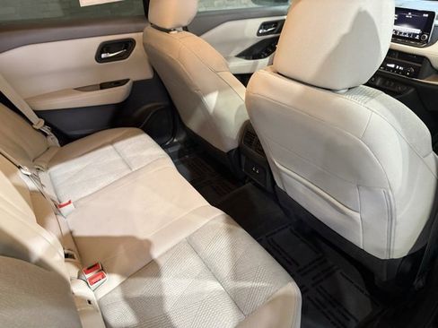 Certified 2025 Nissan Rogue SV image 30