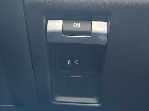 New 2026 Land Rover Defender 110 X-Dynamic SE image 21