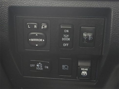 Used 2019 Toyota Tundra Platinum image 23
