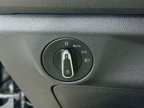 Used 2024 Volkswagen Jetta SE w/ Panoramic Sunroof Package FWD image 17