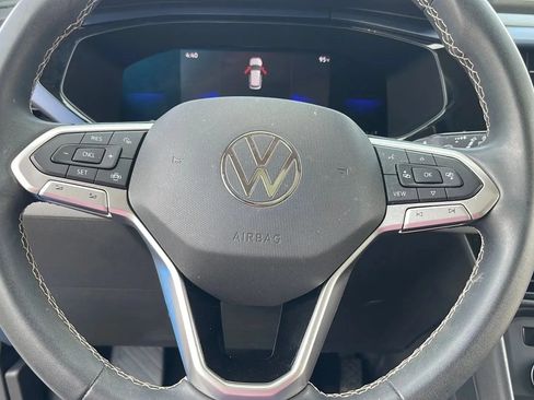 Used 2022 Volkswagen Taos SE w/ Panoramic Sunroof Package FWD image 13