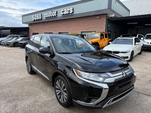 Used 2020 Mitsubishi Outlander ES image 2