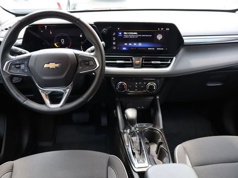 Used 2024 Chevrolet TrailBlazer LT w/ LT Cold Weather Package FWD image 5