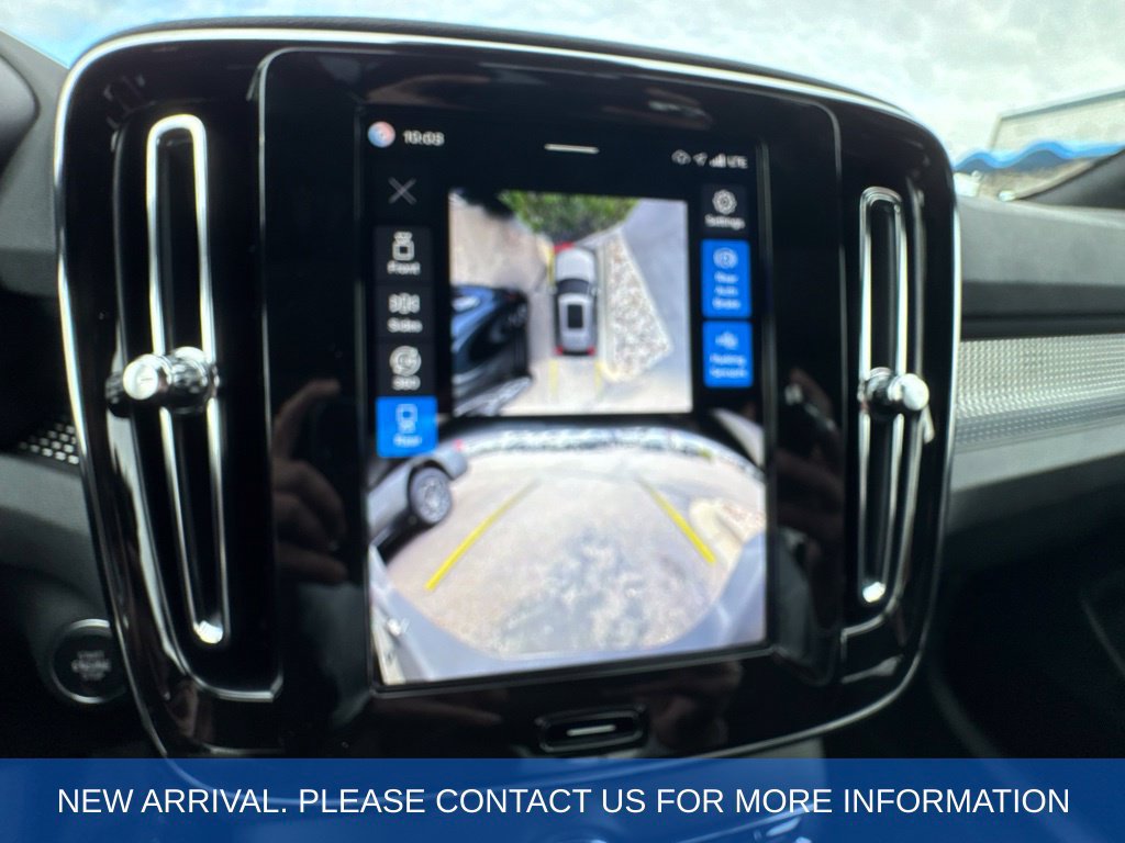 Used 2025 Volvo XC40 B5 Plus AWD/4WD image 19