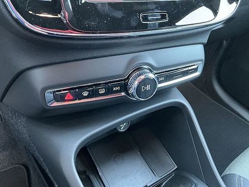 New 2026 Volvo XC40 B5 Core image 18