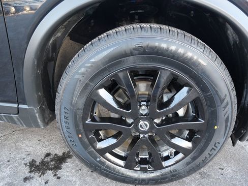 Used 2018 Nissan Rogue SV w/ Premium Package image 35