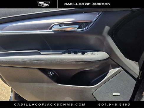 Used 2025 Cadillac XT5 Luxury FWD image 25