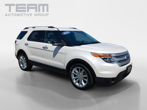 Used 2015 Ford Explorer XLT w/ Equipment Group 202A FWD image 1